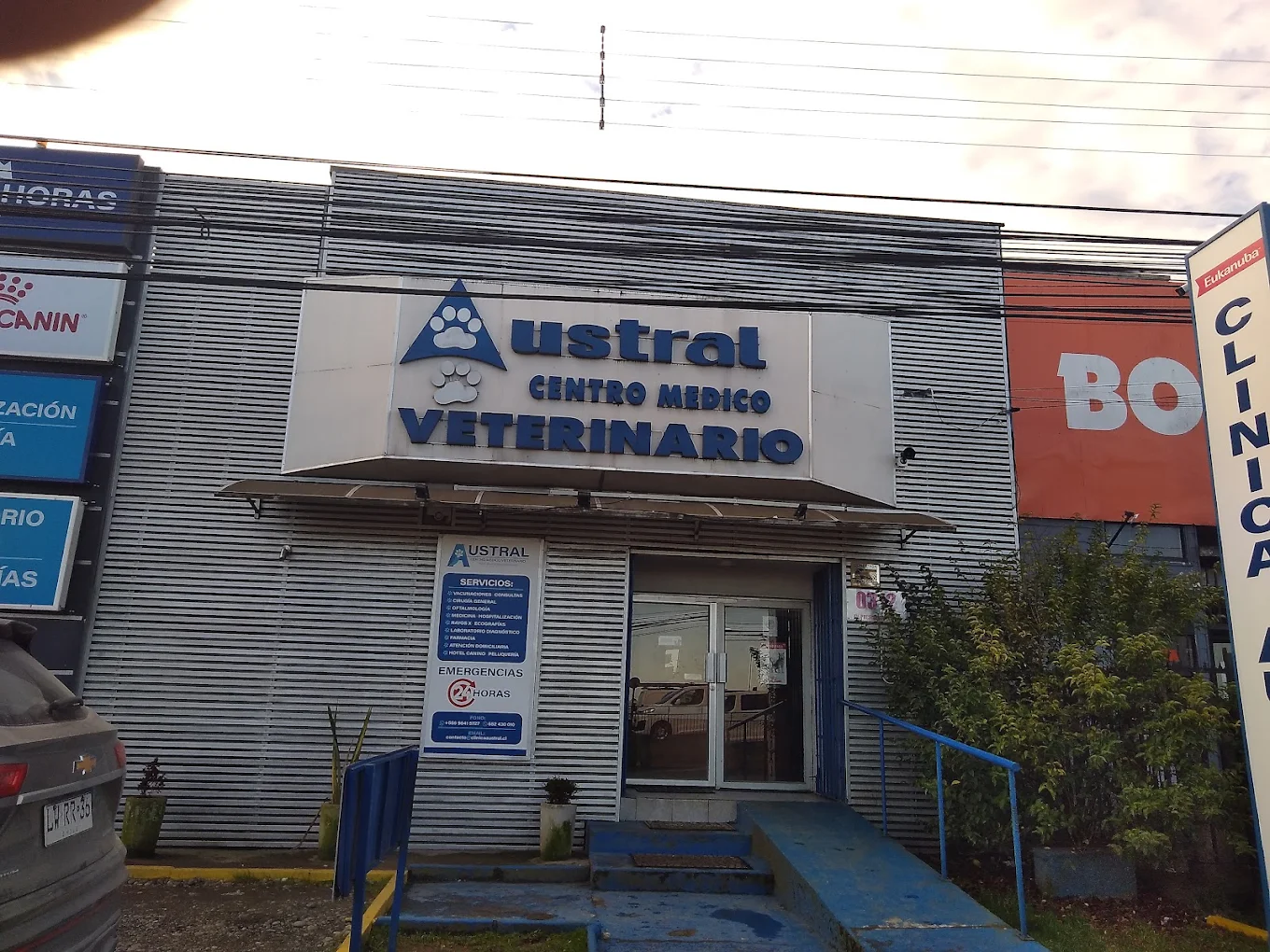 Fachada de Clínica Veterinaria Austral en Av. Pdte. Ibáñez, Puerto Montt